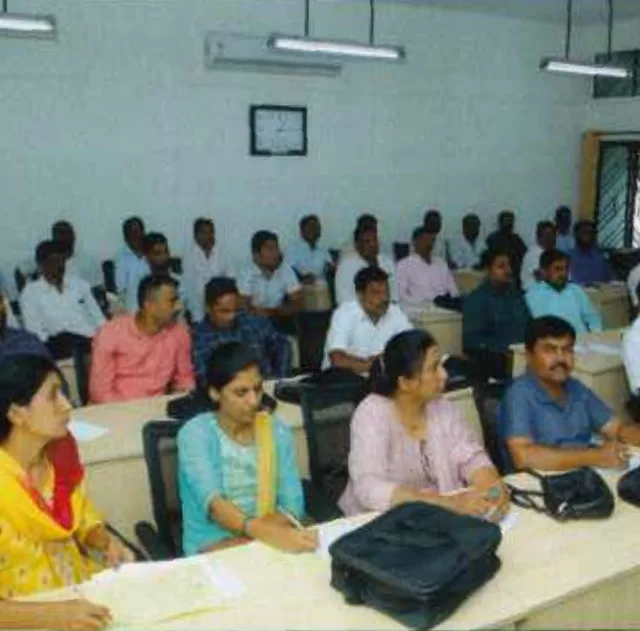 Participants attending a class at ACSTI